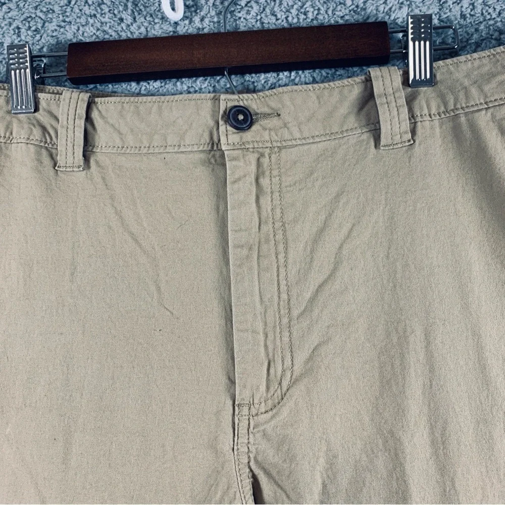Magellan Outdoors Shorts Men's Flat Front Cotton Blend Khaki Size 40W Inseam 10